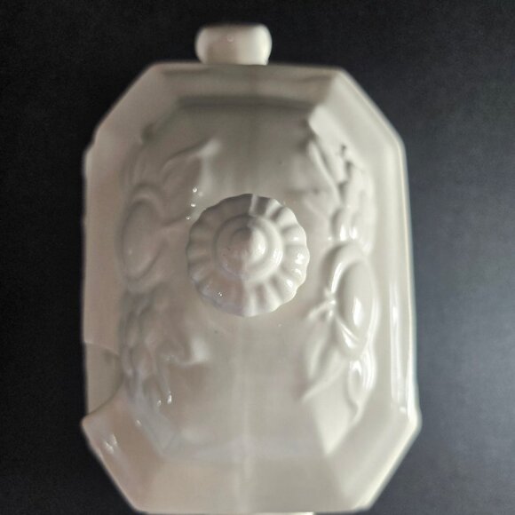 Vintage Himark Kitchen Gourmet White Embossed Fruit Motif Gravy Soup Tureen - Picture 2 of 11